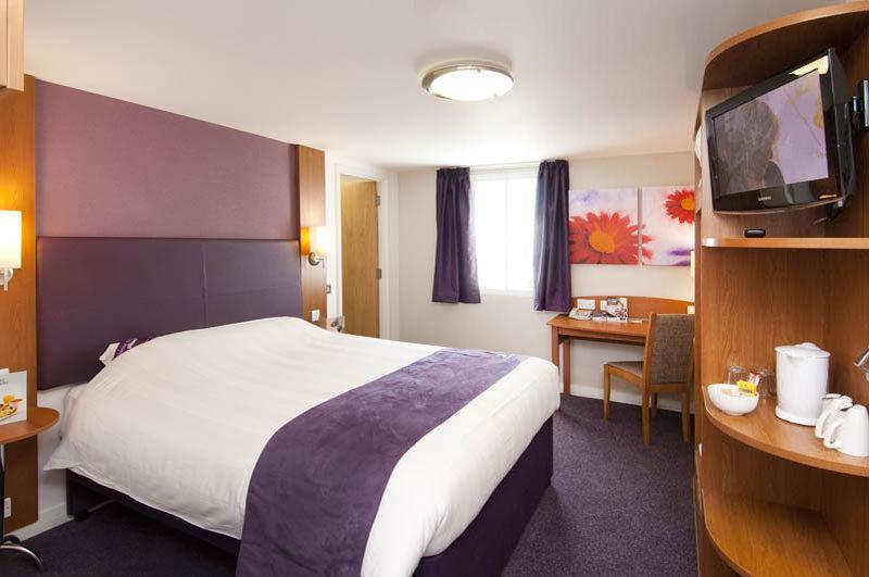 Premier Inn Dover Central - Eastern Ferry Terminal Экстерьер фото