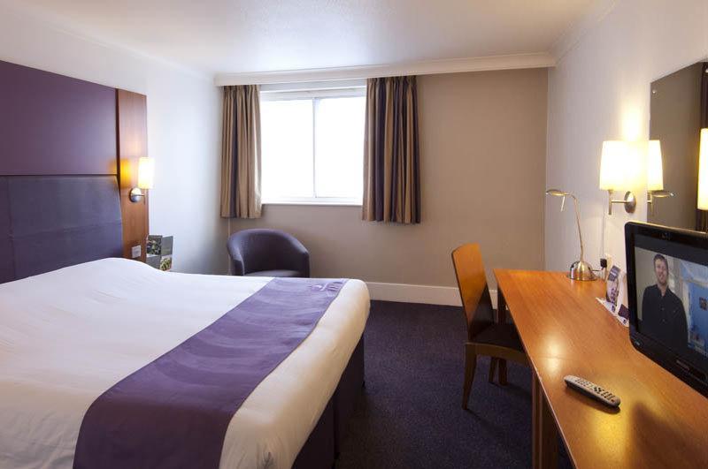 Premier Inn Dover Central - Eastern Ferry Terminal Экстерьер фото